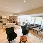 Manoshouse
